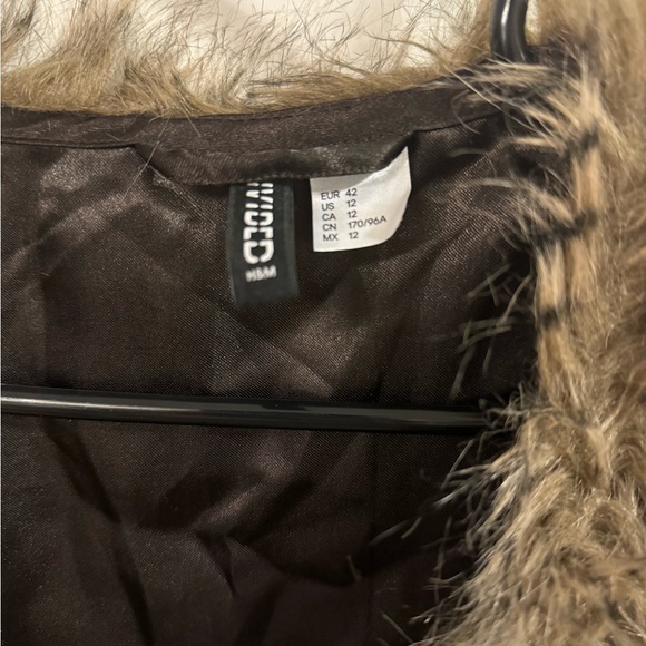 H&M Faux Fur Vest - Picture 8 of 9